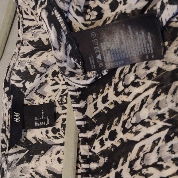 🖤 H&M Soft Sheer Black, White, Gray, Tan Print Sleeveless CoverUp Tunic Top US2 - Picture 9 of 12
